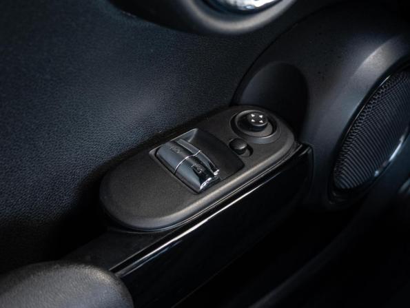 Mini Hatch III (F55/F56) Рестайлинг с пробегом 2020 года, цена 2 170 000 рублей, 73274 км, хэтчбек, Автокод Объявления