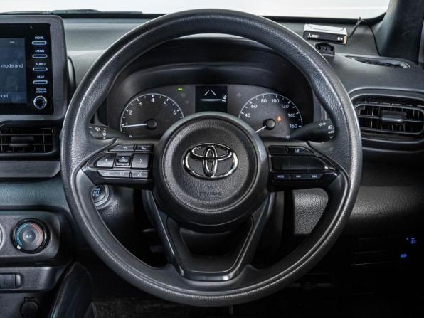 Toyota Yaris IV с пробегом 2020 года, цена 1 275 000 рублей, 139385 км, хэтчбек, Автокод Объявления