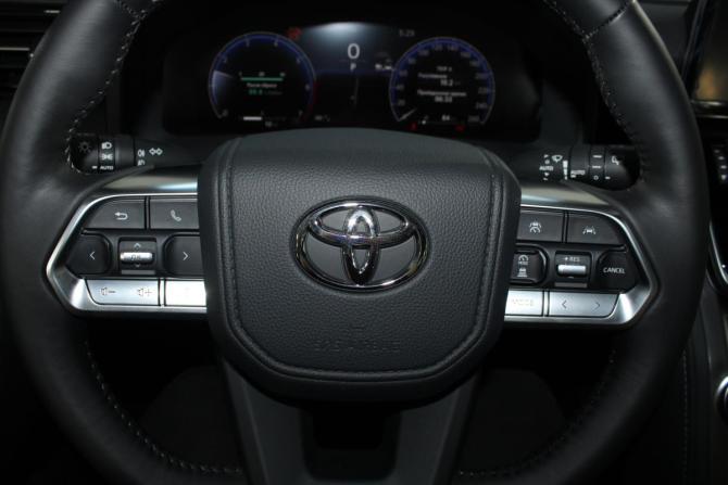 Toyota Land Cruiser 300 Series с пробегом 2025 года, цена 16 700 000 рублей, 10 км, внедорожник, Автокод Объявления