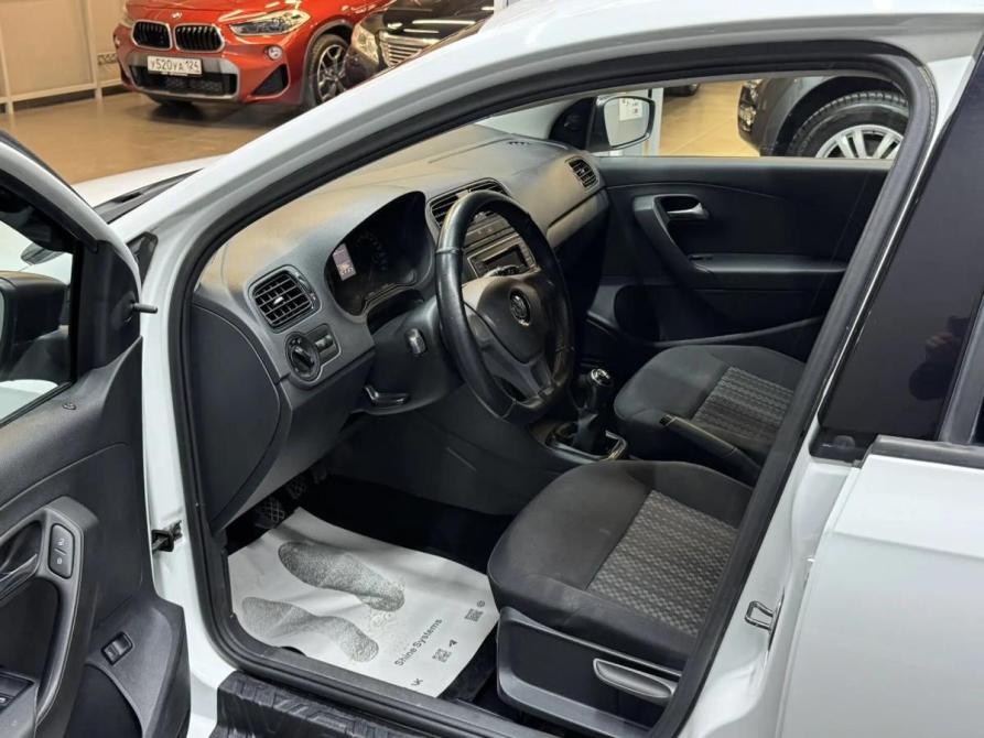 Volkswagen Polo V Рестайлинг Красноярск  - изображение 8