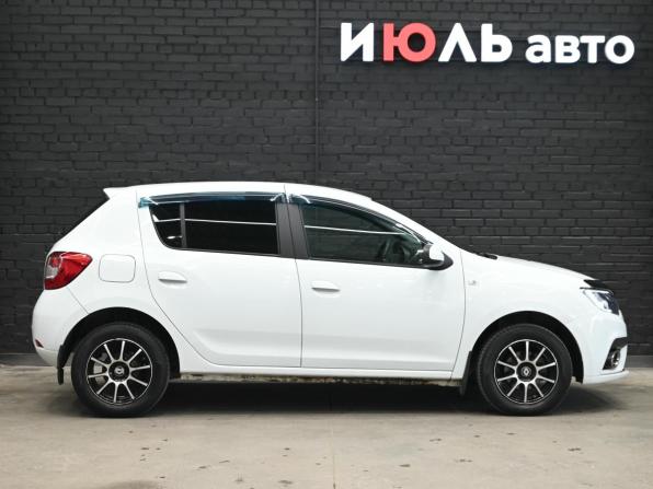 Renault Sandero II Рестайлинг с пробегом 2018 года, цена 950 000 рублей, 140385 км, хэтчбек, Автокод Объявления