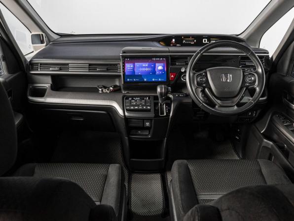 Honda Stepwgn V Рестайлинг с пробегом 2019 года, цена 2 450 000 рублей, 72888 км, минивэн, Автокод Объявления