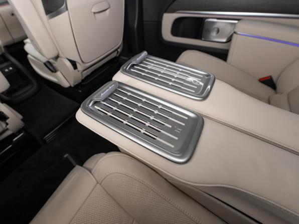 Mercedes-Benz V-Класс III (W447) Рестайлинг 2 с пробегом 2025 года, цена 13 790 000 рублей, 29 км, минивэн, Автокод Объявления