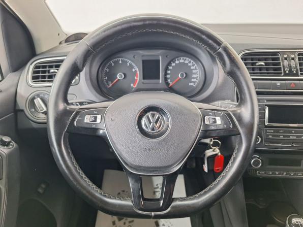Volkswagen Polo V Рестайлинг с пробегом 2018 года, цена 1 050 000 рублей, 149155 км, седан, Автокод Объявления