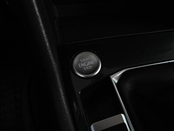 Volkswagen Tiguan II Рестайлинг с пробегом 2021 года, цена 2 799 000 рублей, 118069 км, внедорожник, Автокод Объявления