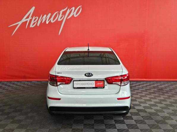 Kia Rio III Рестайлинг с пробегом 2016 года, цена 1 049 000 рублей, 135822 км, седан, Автокод Объявления