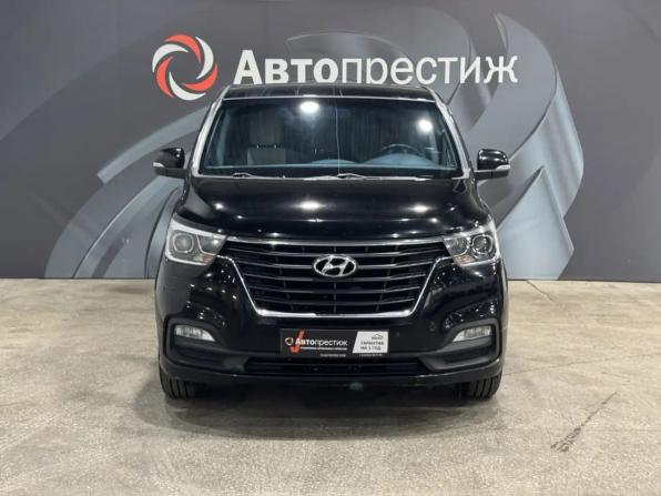 Hyundai H-1 II Рестайлинг 2 с пробегом 2019 года, цена 2 620 000 рублей, 223000 км, минивэн, Автокод Объявления