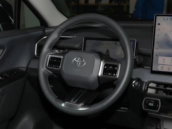 Новый Toyota RAV4 VI (XA60) 2026 года, цена 4 990 000 рублей, внедорожник, Автокод Объявления