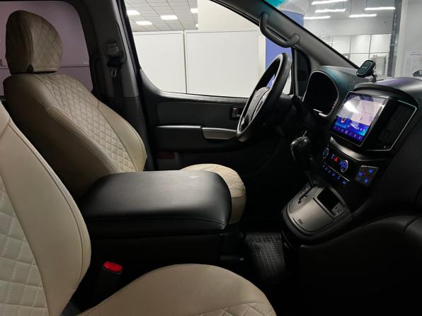 Hyundai H-1 II Рестайлинг 2 с пробегом 2018 года, цена 2 550 000 рублей, 175000 км, минивэн, Автокод Объявления