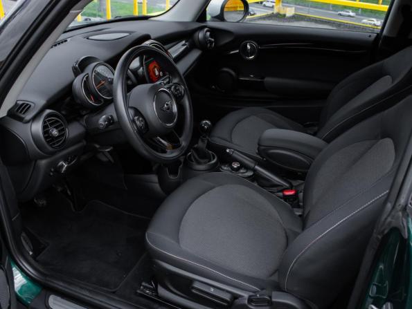 Mini Hatch III (F55/F56) Рестайлинг с пробегом 2021 года, цена 2 150 000 рублей, 23502 км, хэтчбек, Автокод Объявления