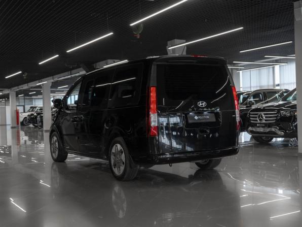 Hyundai Staria I с пробегом 2024 года, цена 6 900 000 рублей, 6634 км, минивэн, Автокод Объявления