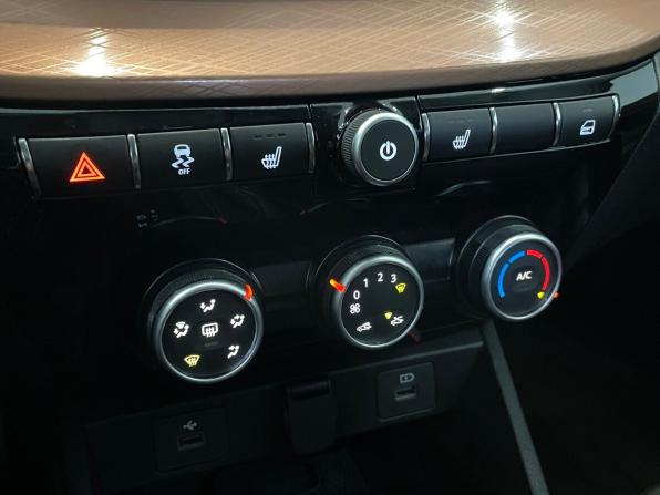 Lada (ВАЗ) Vesta I с пробегом 2025 года, цена 1 675 000 рублей, 5764 км, седан, Автокод Объявления
