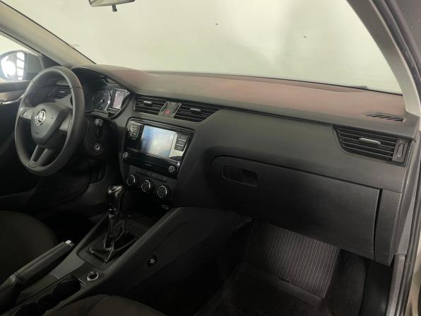 Skoda Octavia III (A7) Рестайлинг с пробегом 2017 года, цена 1 341 000 рублей, 209567 км, лифтбек, Автокод Объявления