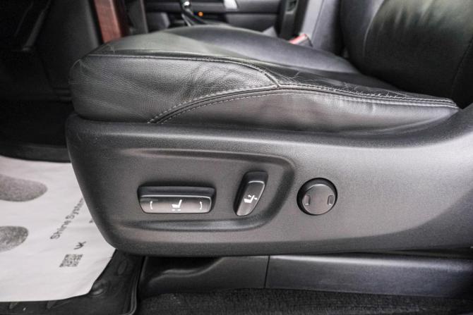 Toyota Land Cruiser Prado 150 Series Рестайлинг 1 с пробегом 2013 года, цена 3 799 000 рублей, 231000 км, внедорожник, Автокод Объявления
