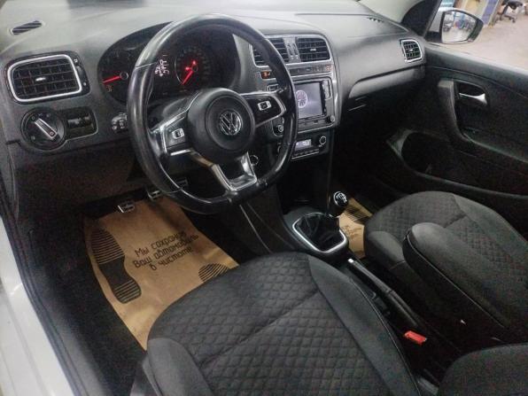Volkswagen Polo V Рестайлинг с пробегом 2018 года, цена 799 900 рублей, 254218 км, седан, Автокод Объявления
