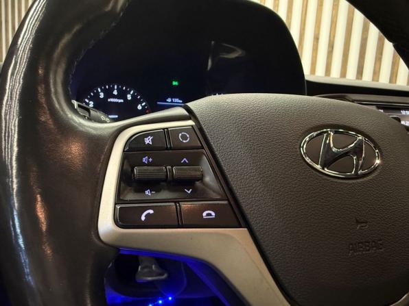 Hyundai Solaris II с пробегом 2017 года, цена 1 189 000 рублей, 92000 км, седан, Автокод Объявления