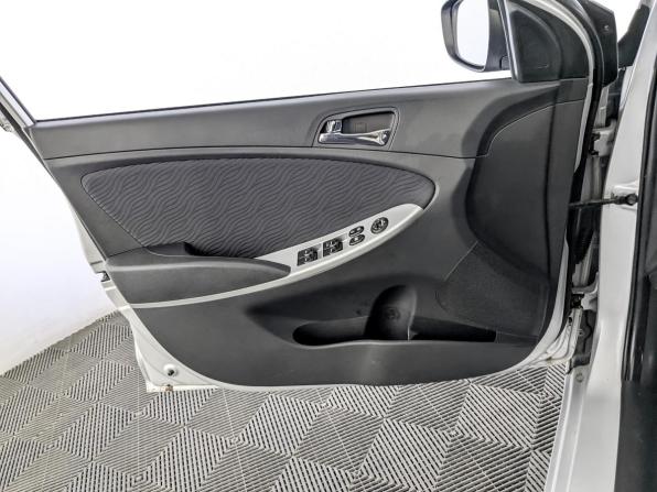Hyundai Solaris I с пробегом 2013 года, цена 950 000 рублей, 137449 км, седан, Автокод Объявления
