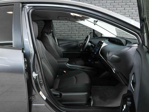 Toyota Prius IV (XW50) с пробегом 2021 года, цена 2 550 000 рублей, 41207 км, лифтбек, Автокод Объявления