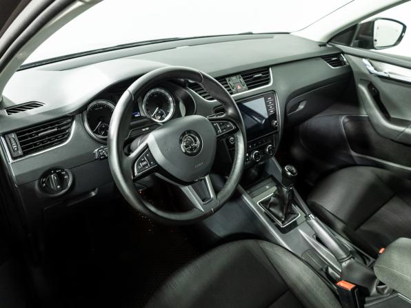 Skoda Octavia III (A7) Рестайлинг с пробегом 2018 года, цена 1 905 900 рублей, 76734 км, лифтбек, Автокод Объявления