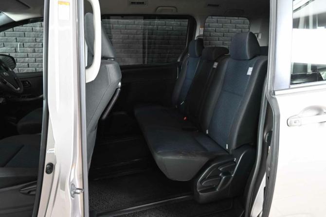 Toyota Noah III (R80) Рестайлинг с пробегом 2018 года, цена 2 468 000 рублей, 128085 км, минивэн, Автокод Объявления