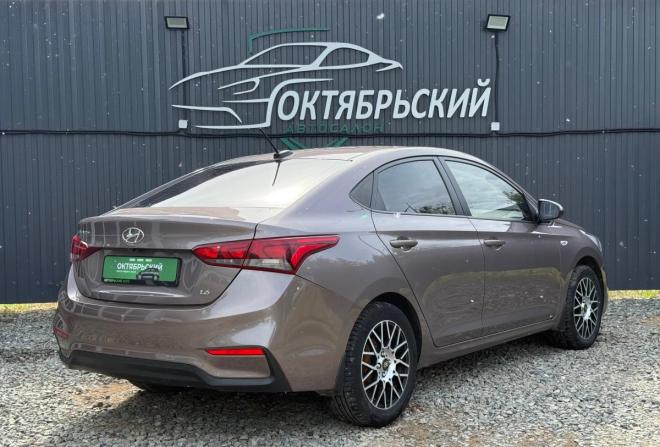 Hyundai Solaris II с пробегом 2018 года, цена 1 399 000 рублей, 136050 км, седан, Автокод Объявления