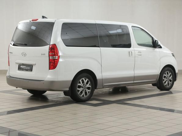 Hyundai H-1 II Рестайлинг 2 с пробегом 2019 года, цена 3 250 000 рублей, 54357 км, минивэн, Автокод Объявления