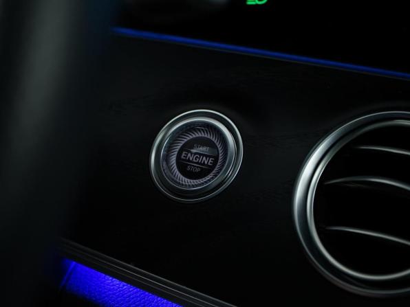 Mercedes-Benz E-Класс V (W213 S213 C238) Рестайлинг с пробегом 2021 года, цена 5 757 077 рублей, 46123 км, седан, Автокод Объявления