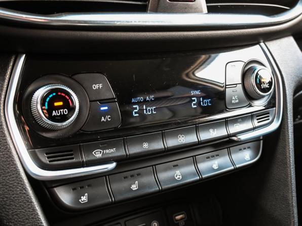 Hyundai Santa Fe IV с пробегом 2019 года, цена 3 412 600 рублей, 89118 км, внедорожник, Автокод Объявления