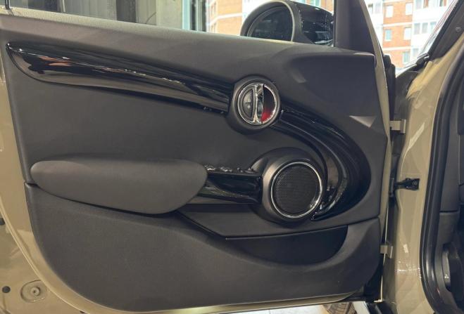 Mini Hatch III (F55/F56) Рестайлинг с пробегом 2020 года, цена 2 450 000 рублей, 28450 км, хэтчбек, Автокод Объявления