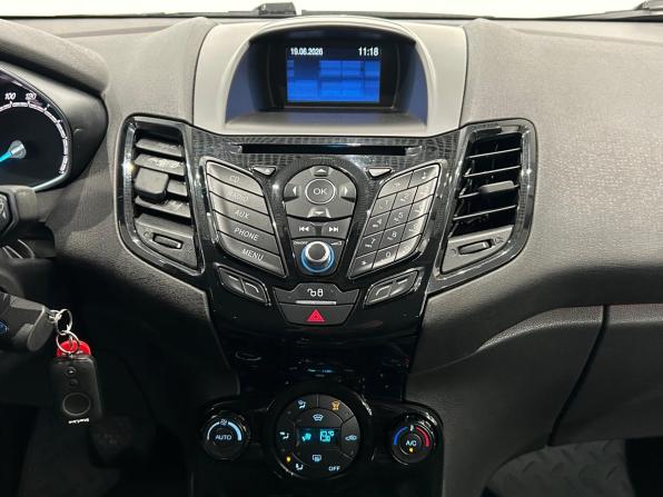 Ford Fiesta Mk6 Рестайлинг с пробегом 2015 года, цена 699 000 рублей, 191715 км, седан, Автокод Объявления