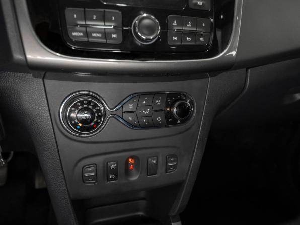 Renault Sandero II с пробегом 2018 года, цена 995 000 рублей, 101981 км, хэтчбек, Автокод Объявления