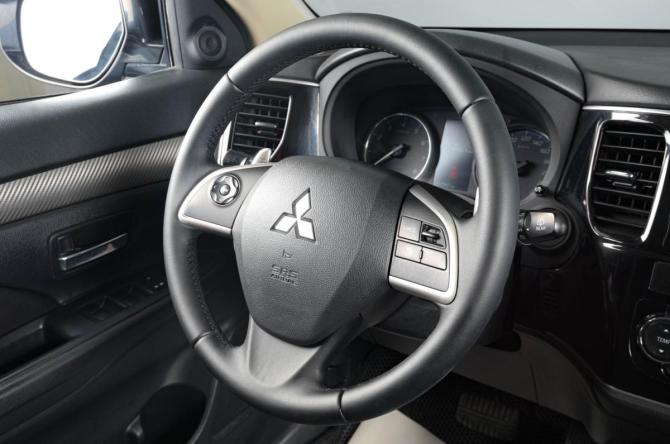 Mitsubishi Outlander III с пробегом 2012 года, цена 1 409 000 рублей, 201259 км, внедорожник, Автокод Объявления