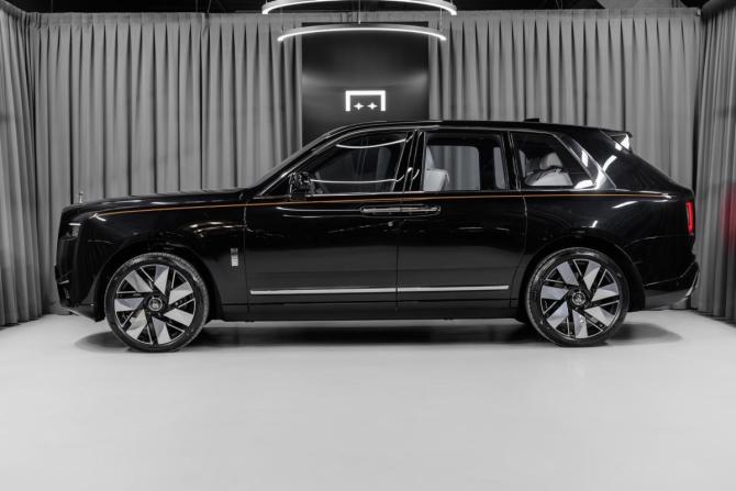 Новый Rolls-Royce Cullinan I Рестайлинг 2025 года, цена 70 196 400 рублей, внедорожник, Автокод Объявления