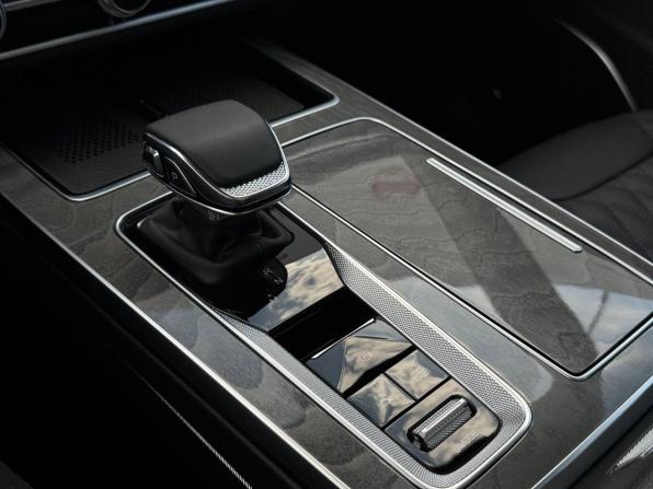 Hongqi HS5 I Рестайлинг с пробегом 2024 года, цена 3 579 000 рублей, 3270 км, внедорожник, Автокод Объявления