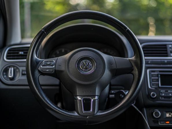 Volkswagen Polo V с пробегом 2015 года, цена 735 000 рублей, 224220 км, седан, Автокод Объявления