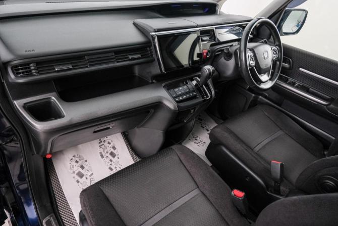 Honda Stepwgn V Рестайлинг с пробегом 2018 года, цена 2 239 000 рублей, 80000 км, минивэн, Автокод Объявления