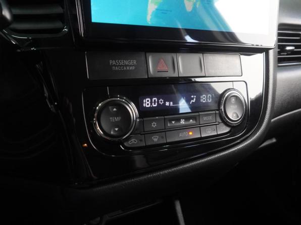 Mitsubishi Outlander III Рестайлинг 2 с пробегом 2015 года, цена 1 799 000 рублей, 183015 км, внедорожник, Автокод Объявления