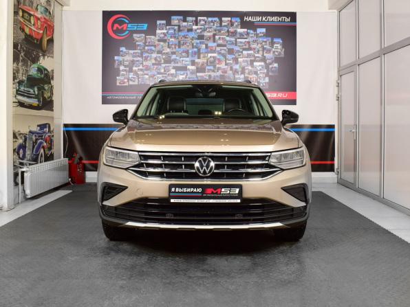 Volkswagen Tiguan II Рестайлинг с пробегом 2022 года, цена 3 649 995 рублей, 40255 км, внедорожник, Автокод Объявления
