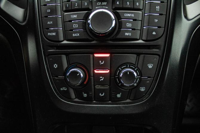 Opel Astra J Рестайлинг с пробегом 2013 года, цена 769 000 рублей, 135441 км, хэтчбек, Автокод Объявления