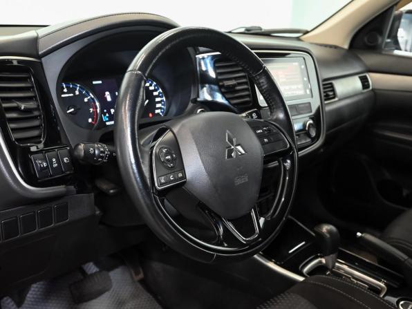 Mitsubishi Outlander III Рестайлинг 3 с пробегом 2018 года, цена 2 300 000 рублей, 102558 км, внедорожник, Автокод Объявления
