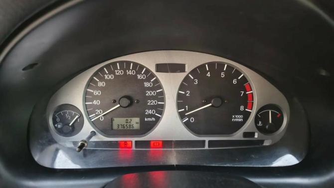 Mitsubishi Carisma I Рестайлинг с пробегом 2003 года, цена 299 900 рублей, 376586 км, хэтчбек, Автокод Объявления