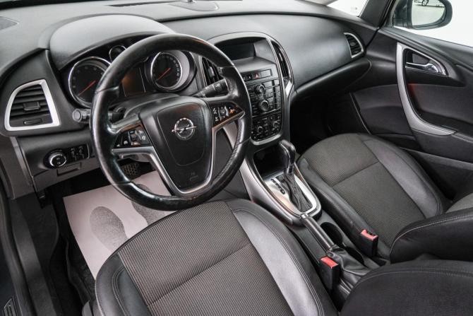 Opel Astra J Рестайлинг с пробегом 2013 года, цена 869 000 рублей, 169655 км, седан, Автокод Объявления