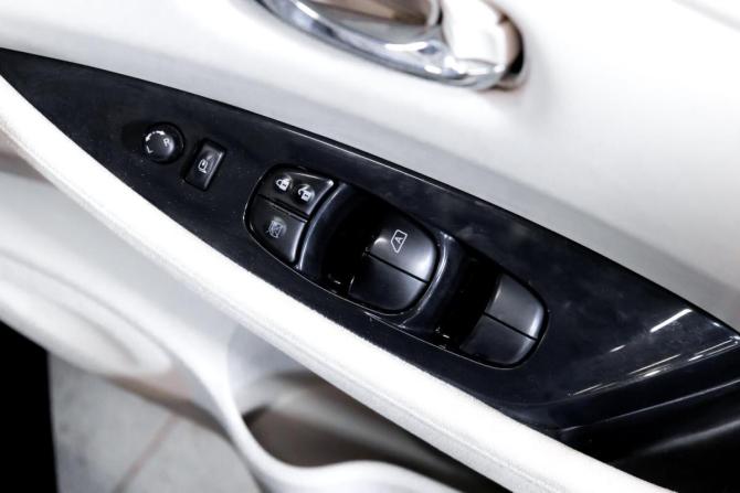Nissan Leaf I (ZE0/AZE0) с пробегом 2012 года, цена 499 000 рублей, 65500 км, хэтчбек, Автокод Объявления