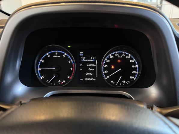 Toyota RAV4 IV (XA40) Рестайлинг с пробегом 2018 года, цена 2 732 500 рублей, 176164 км, внедорожник, Автокод Объявления