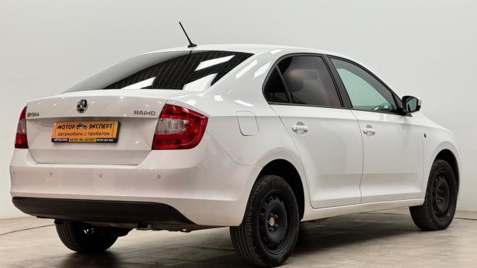 Skoda Rapid I с пробегом 2015 года, цена 690 000 рублей, 166000 км, лифтбек, Автокод Объявления