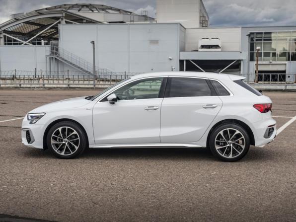 Audi A3 IV (8Y) с пробегом 2021 года, цена 2 749 000 рублей, 59341 км, хэтчбек, Автокод Объявления