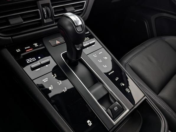 Porsche Macan I Рестайлинг 2 с пробегом 2023 года, цена 6 895 000 рублей, 3249 км, внедорожник, Автокод Объявления