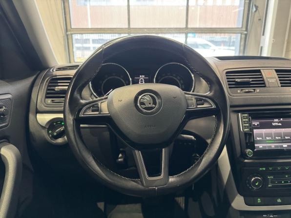 Skoda Yeti I Рестайлинг с пробегом 2017 года, цена 1 260 000 рублей, 128319 км, внедорожник, Автокод Объявления