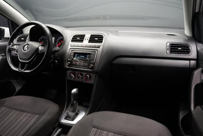 Volkswagen Polo V Рестайлинг с пробегом 2018 года, цена 1 299 000 рублей, 130550 км, седан, Автокод Объявления