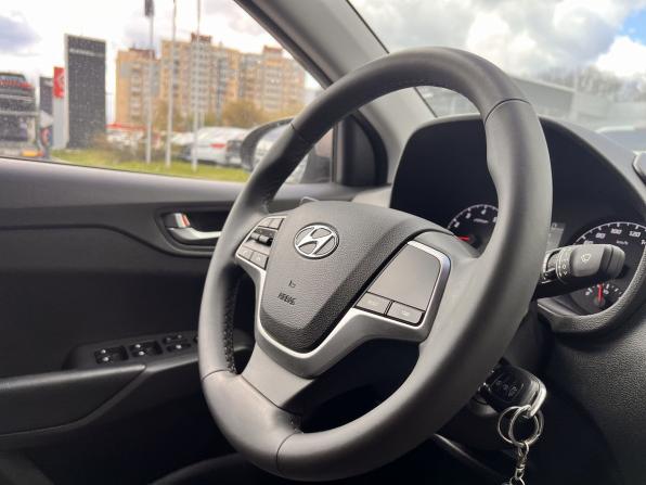 Hyundai Solaris II Рестайлинг с пробегом 2021 года, цена 1 750 000 рублей, 21500 км, седан, Автокод Объявления
